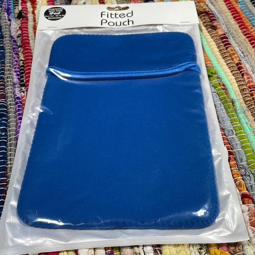 New Digital Gadgets 9 1/2” by 7” fitted pouch fits IPads generations 2, 3, 4, 5